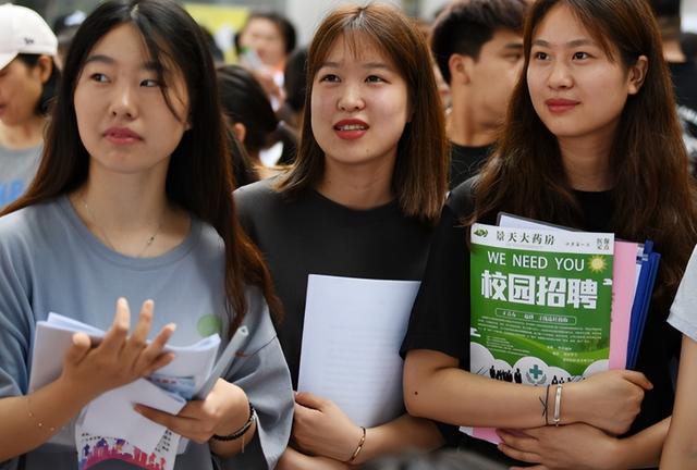 羨慕！中國煙草局工資條曝光，公積金堪比公務員工資（煙草局待遇對比公務員）