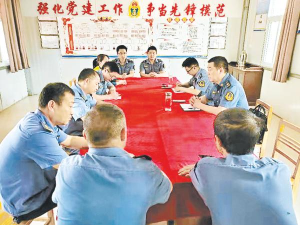 黨建引領(lǐng)打造過硬交通執(zhí)法隊(duì)伍（黨建引領(lǐng)打造過硬交通執(zhí)法隊(duì)伍）