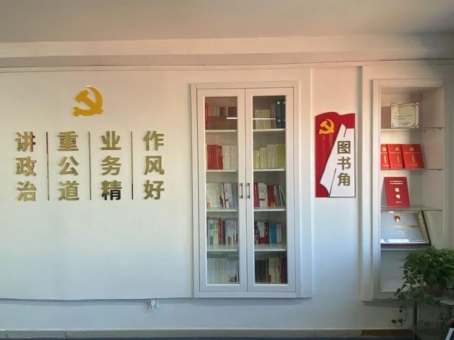 【自身建設(shè)】區(qū)委組織部三舉措加強部機關(guān)黨支部建設(shè)（加強機關(guān)黨組織建設(shè)的措施）