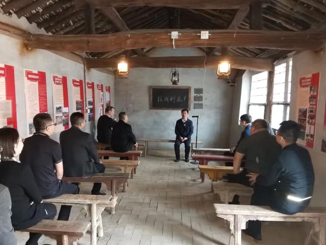 【自身建設(shè)】區(qū)委組織部三舉措加強部機關(guān)黨支部建設(shè)（加強機關(guān)黨組織建設(shè)的措施）