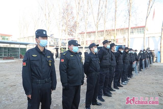 濟南長清區城管局依法拆除1000余平米違建房屋（濟南長清區城管局依法拆除1000余平米違建房屋）