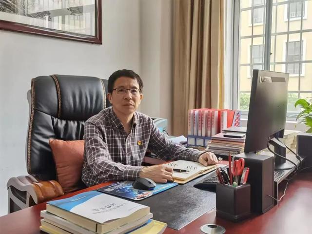 打造模范機關，“崇”我做起：各單位黨組織書記承諾踐諾（以模范機關創建為引領）