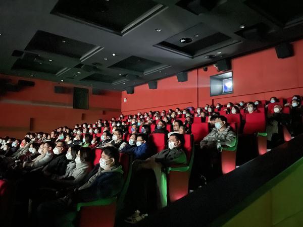 過年｜放映電影36年，他再一次迎來忙碌“春節(jié)檔”（過年放映的電影）