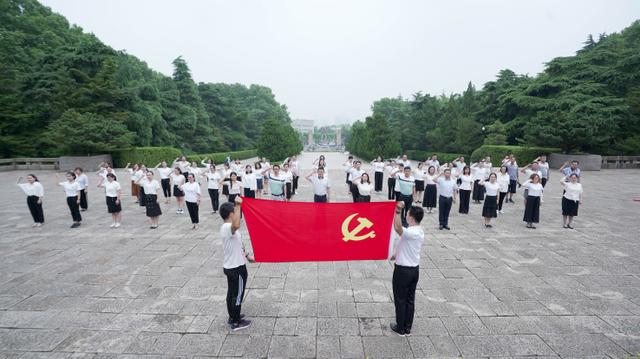南京雨花臺區(qū)委教育工委：聚焦“一校一品”，培育黨建文化（南京雨花臺區(qū)教育局干部任免）