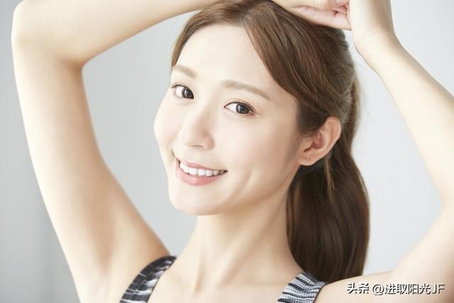 輕松約女人出來的6種方法，壞男人都知道（約女人出來怎么搞定她）