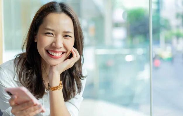 自我解放、了解男人、治愈失戀、泡帥哥｜12個女人與社交App（美女和帥鍋）