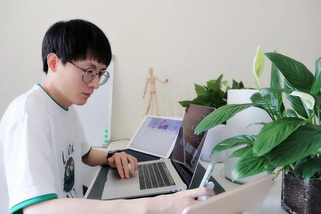 寫代碼的新手父親，和他獨(dú)立做的11個(gè)app（寫代碼的軟件叫什么）