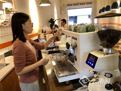 一刻鐘，社區(qū)便民消費有哪些丨飲品烘焙 讓生活暖心（社區(qū)便民服務(wù)群 購物）