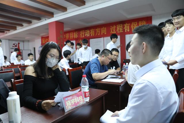 不出校園便可獲得好工作，石家莊新華的專(zhuān)場(chǎng)招聘會(huì)真給力（石家莊新華集團(tuán)招聘）