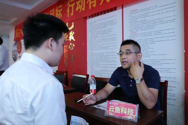 不出校園便可獲得好工作，石家莊新華的專(zhuān)場(chǎng)招聘會(huì)真給力（石家莊新華集團(tuán)招聘）