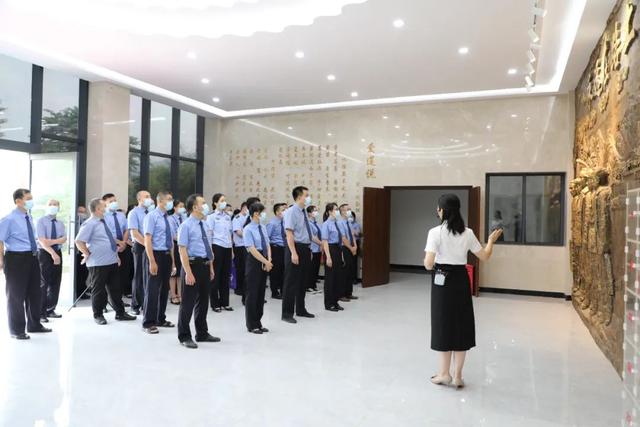 港南區(qū)檢察院在港南區(qū)黨建工作會(huì)議上作經(jīng)驗(yàn)發(fā)言（檢察院黨建工作匯報(bào)）
