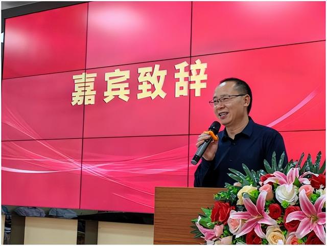 昆明盤龍區民辦教育協會換屆，選舉繆果章當選第四屆理事會會長