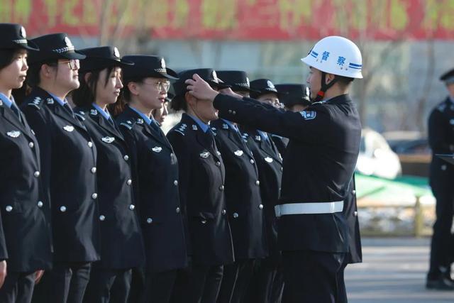 抓黨建、整作風(fēng)、強(qiáng)素質(zhì)、樹形象｜鄂爾多斯公安“七個(gè)常態(tài)化”構(gòu)建作風(fēng)建設(shè)長效機(jī)制_1