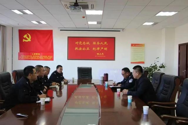 抓黨建、整作風(fēng)、強(qiáng)素質(zhì)、樹形象｜鄂爾多斯公安“七個(gè)常態(tài)化”構(gòu)建作風(fēng)建設(shè)長效機(jī)制_1