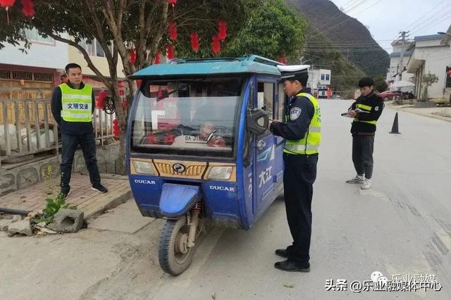 甘田鎮(zhèn)：黨建引領(lǐng) 織密農(nóng)村道路交通安全“三張網(wǎng)”（黨建引領(lǐng)交通工作）