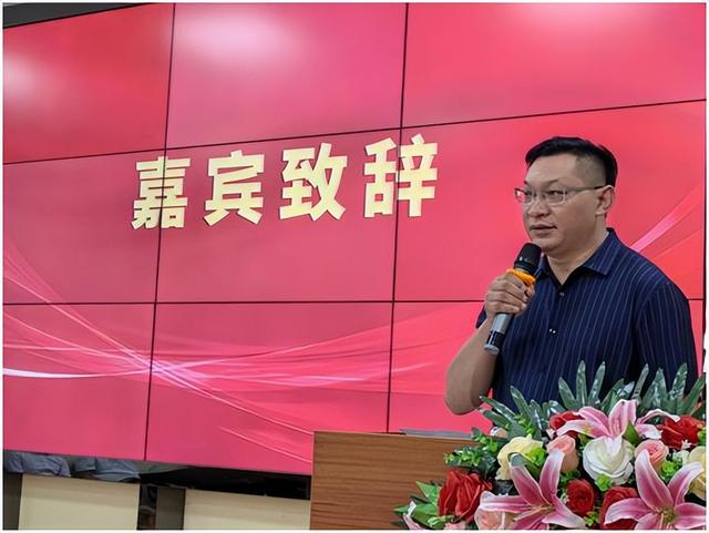昆明盤龍區民辦教育協會換屆，選舉繆果章當選第四屆理事會會長