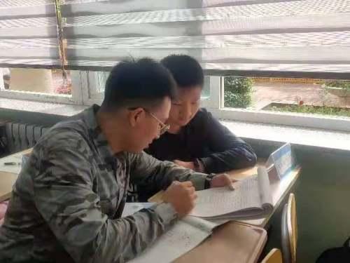 師徒攜手向新而行！光明中學(xué)第一黨支部落實(shí)“雙減”在行動(dòng)（光明中學(xué)領(lǐng)導(dǎo)）