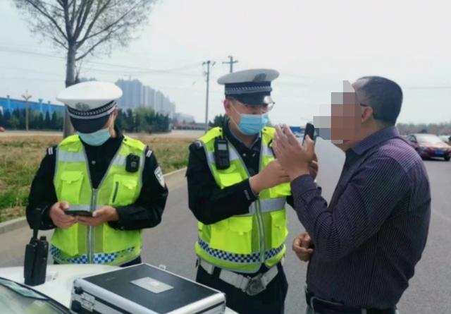警心向黨丨交警支隊第三大隊黨支部抓黨建促共建打造“零酒駕”社區(qū)