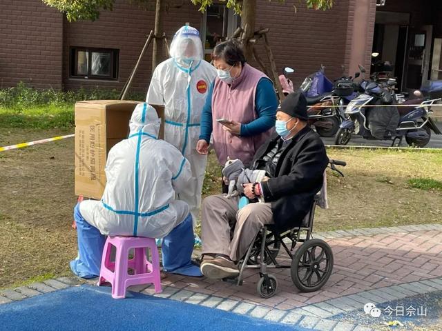 打造“黨建引領+社區(qū)服務+居民自治”的新模式，佘山鎮(zhèn)士弘居民區(qū)黨支部展現(xiàn)黨建工作新氣象