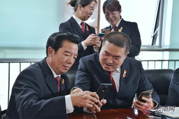 昆明市西山區人民檢察院推出“指尖清風”手機書