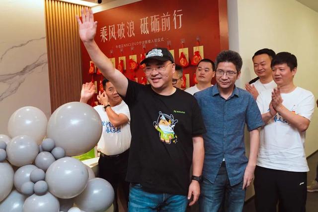 一個“不懂”技術的人搞SaaS出海，一年賺了3700萬（出海電商saas）