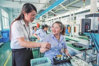 看！兩新黨建踏浪前行（兩新 黨建）
