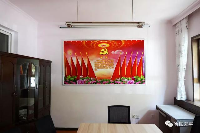 哈密鐵路運輸法院加強黨建陣地建設 推進黨建工作規范化（法院強化黨建引領）
