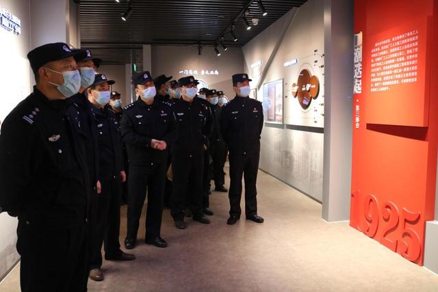 機場分局場區(qū)派出所黨支部：政治建警旗幟引航，黨建聯(lián)盟聚護空港