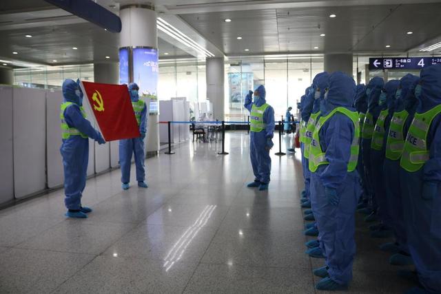 機場分局場區(qū)派出所黨支部：政治建警旗幟引航，黨建聯(lián)盟聚護空港