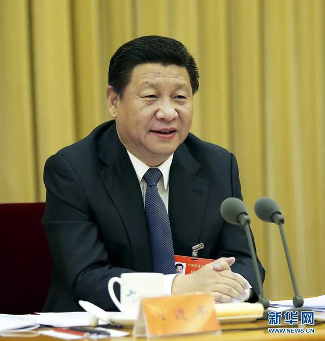 習近平：領導干部要成為經濟社會管理的行家里手