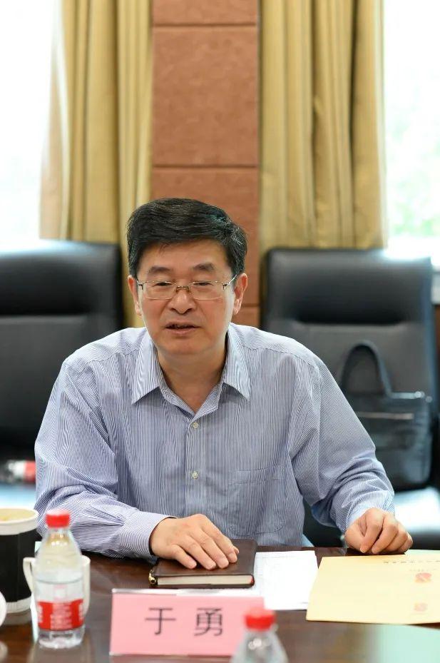 結合重點企業“服務包”制度，區委書記于勇走訪幻維數碼