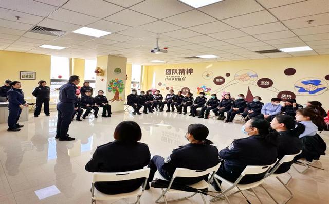 抓黨建、整作風(fēng)、強(qiáng)素質(zhì)、樹(shù)形象｜首府公安：創(chuàng)新“三三制” 爭(zhēng)當(dāng)“排頭兵” 在大格局中深化專項(xiàng)活動(dòng)