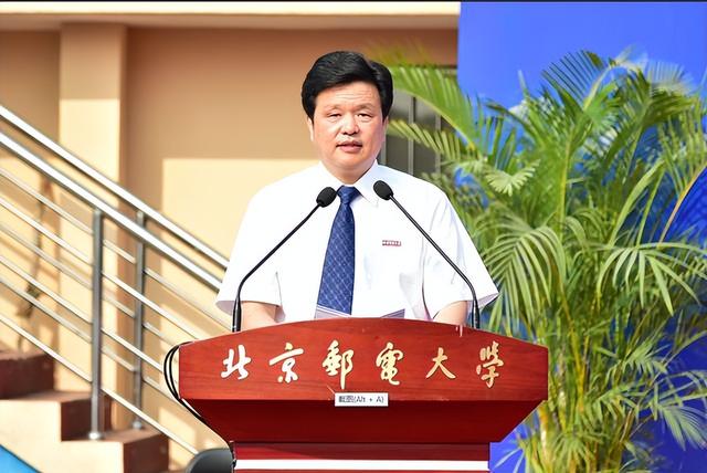 大學校長和黨委書記，誰才有資格任免內設機構負責人？（大學校長與黨委書記誰有實權）