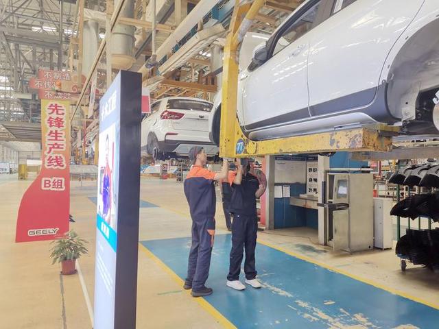 “車間黨建”激發(fā)“紅色動能”（紅色車間為企業(yè)發(fā)展添動力）