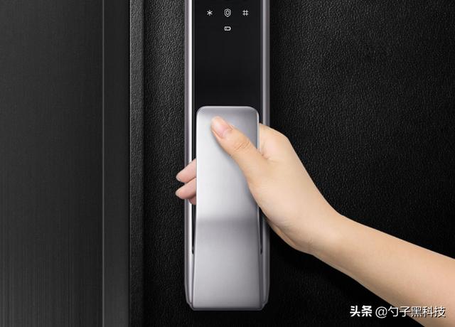 顏值功能差不多價格相差一半，鹿客P1與優點智能鎖M2你選誰？（鹿客智能鎖對比）