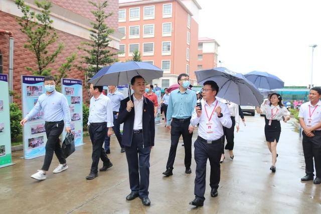 南康區基層黨建工作現場會暨黨建質量過硬行動推進會召開（南康區黨政大樓在哪）