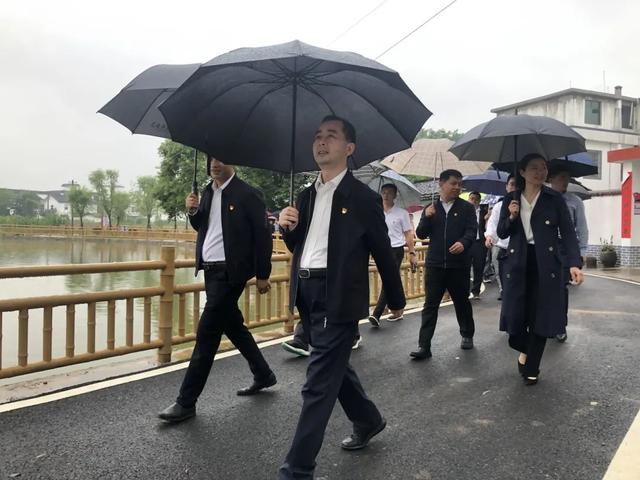 南康區基層黨建工作現場會暨黨建質量過硬行動推進會召開（南康區黨政大樓在哪）