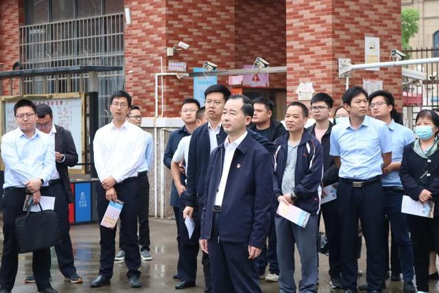 南康區基層黨建工作現場會暨黨建質量過硬行動推進會召開（南康區黨政大樓在哪）