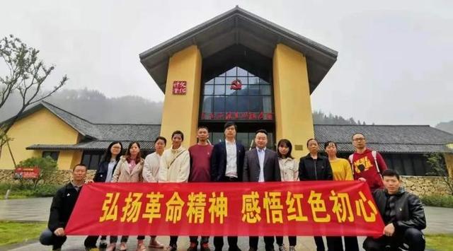 黨建不松懈，戰“疫”話擔當（防疫工作不放松 黨建引領促前行）