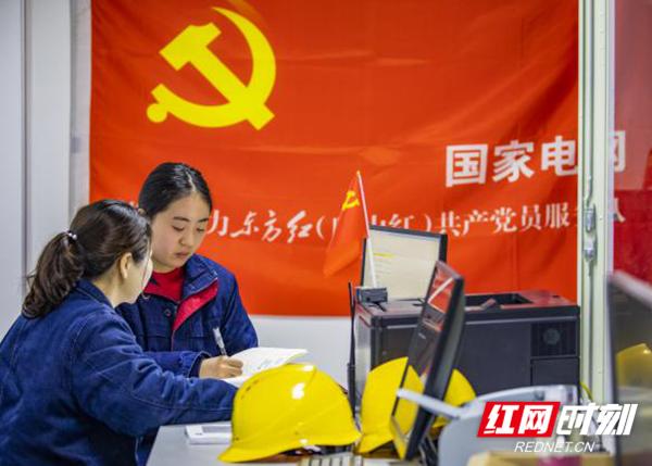 國(guó)網(wǎng)永州變電檢修公司：“黨建+”推進(jìn)電網(wǎng)建設(shè)“強(qiáng)筋健骨”助力思想服務(wù)穩(wěn)固深入