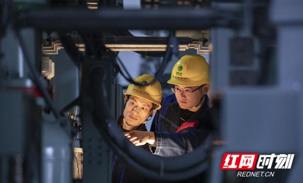國(guó)網(wǎng)永州變電檢修公司：“黨建+”推進(jìn)電網(wǎng)建設(shè)“強(qiáng)筋健骨”助力思想服務(wù)穩(wěn)固深入