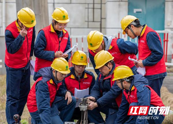 國(guó)網(wǎng)永州變電檢修公司：“黨建+”推進(jìn)電網(wǎng)建設(shè)“強(qiáng)筋健骨”助力思想服務(wù)穩(wěn)固深入