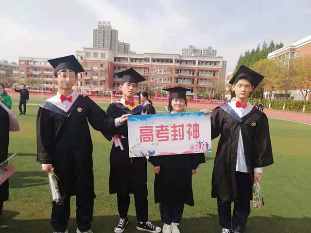 受大學生接力輔導6年三胞胎兄妹高考通過本科線 老二：受哥哥姐姐影響以后想當老師