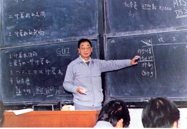 融合創(chuàng)新中實現(xiàn)0到1的突破，半個多世紀(jì)前，他們共同開創(chuàng)了復(fù)旦計算機事業(yè)