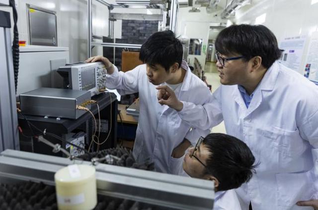 不裝了，世界最大最深的實驗室，竟藏在錦屏水電站地下2400米處？