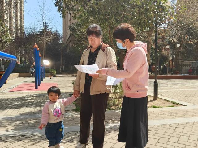 科學育兒進社區 快樂陪伴共成長——西安市浐灞第八幼兒園科學育兒宣傳活動紀實