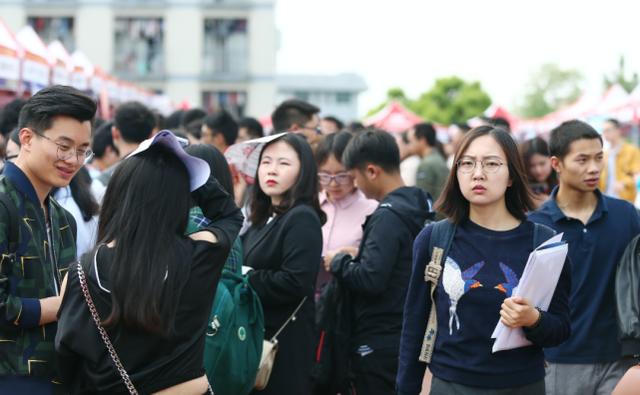 就業焦慮下的大學生付費實習黑產：一個崗位2萬元，要實習證明再加4萬