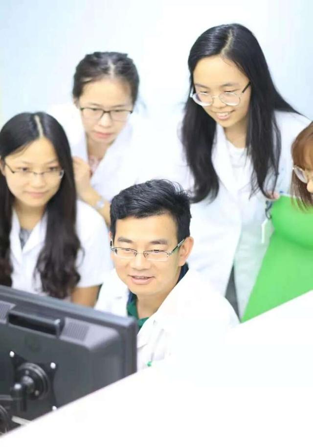華西女博士自述：在輪椅上探索科研之美（華西女醫生）