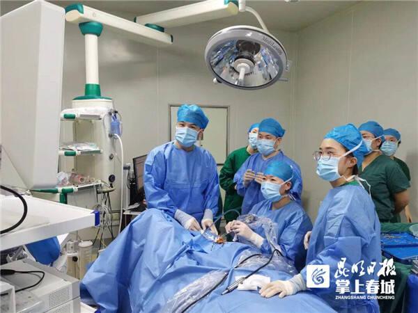 滬滇協作！安寧完成首例耳內鏡下微創人工聽骨鏈重建術（做聽骨鏈重建手術,耳膜是不是要刺破）