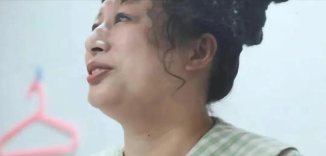 鄉(xiāng)下土妞開龍蝦館，一年流水上千萬；掙錢全給老公研究芯片（龍蝦土菜館）